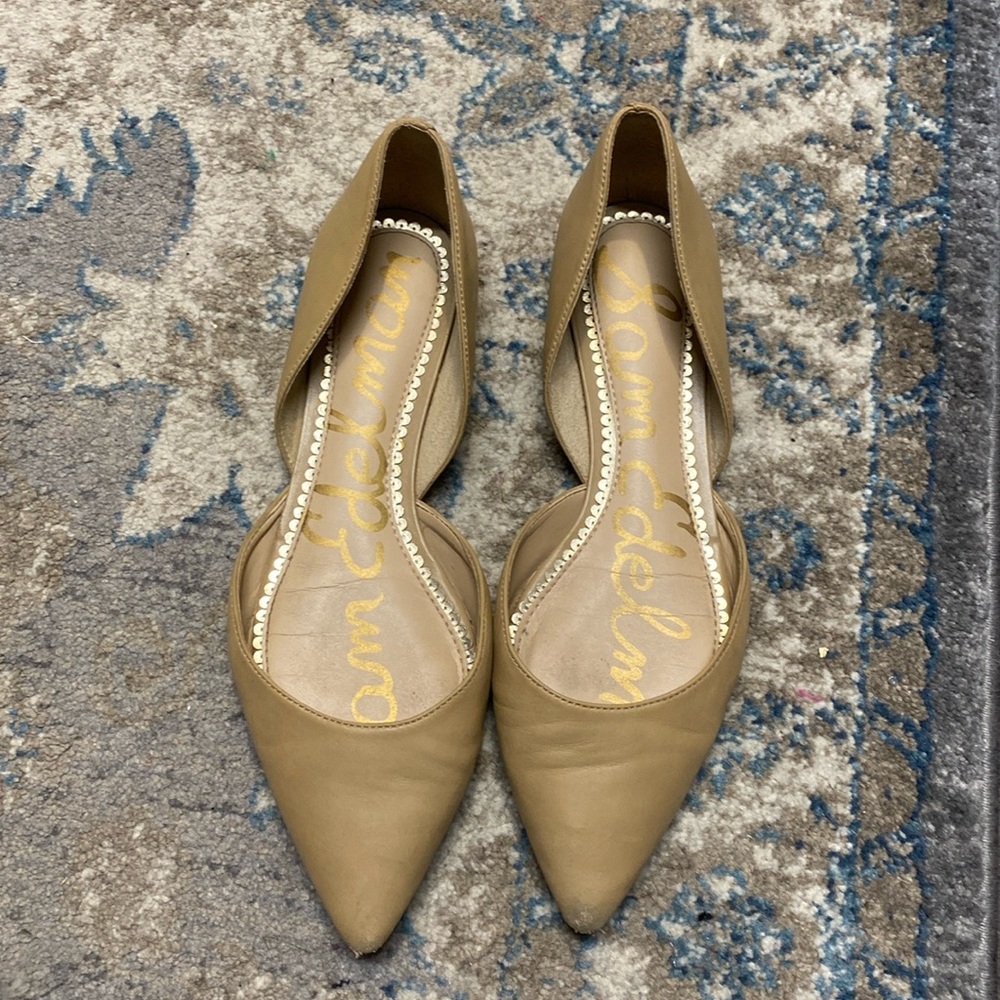 Beige pointy toe flats
